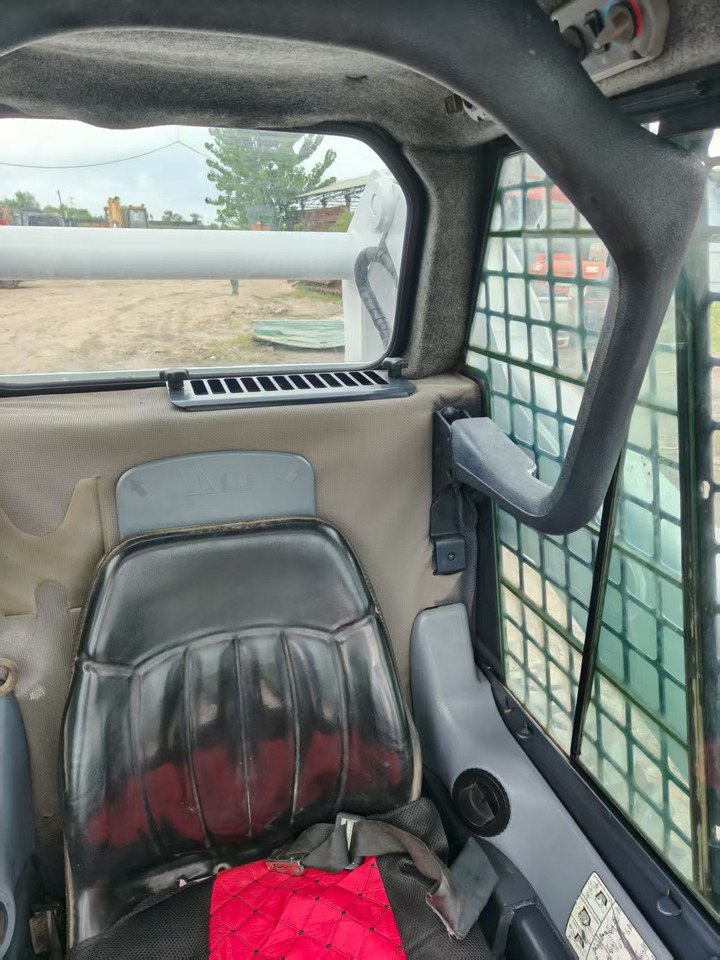 BOBCAT skid steer loader S300 Mining/Agriculture/Urban Construction - شيول صغير: صور 5 BOBCAT skid steer loader S300 Mining/Agriculture/Urban Construction - شيول صغير: صور 5