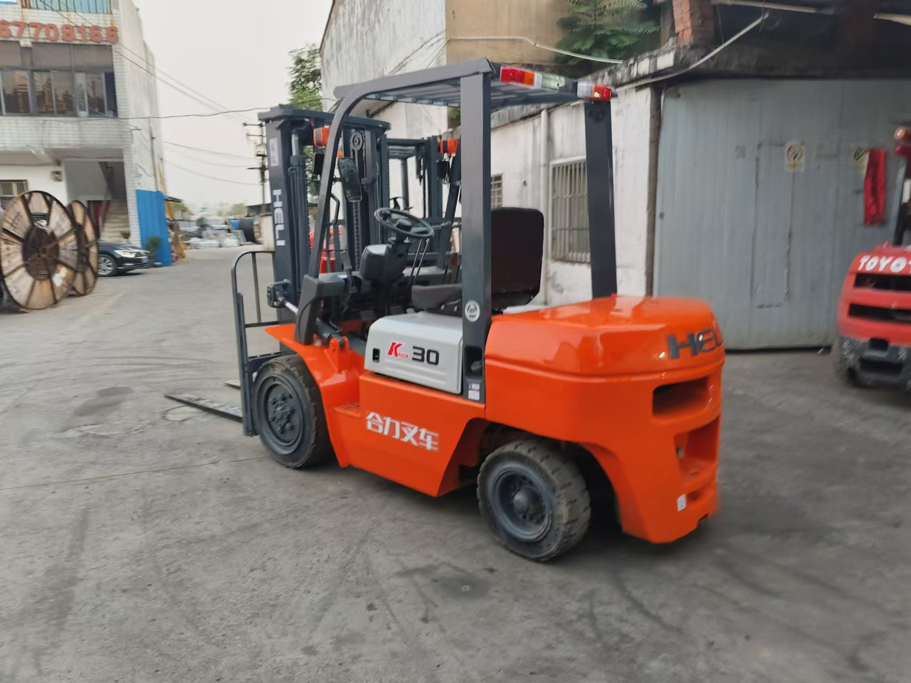 HELI k30 used 3 ton diesel forklift Customizable mast clamps low price - رافعة شوكية ديزل: صور 3 HELI k30 used 3 ton diesel forklift Customizable mast clamps low price - رافعة شوكية ديزل: صور 3