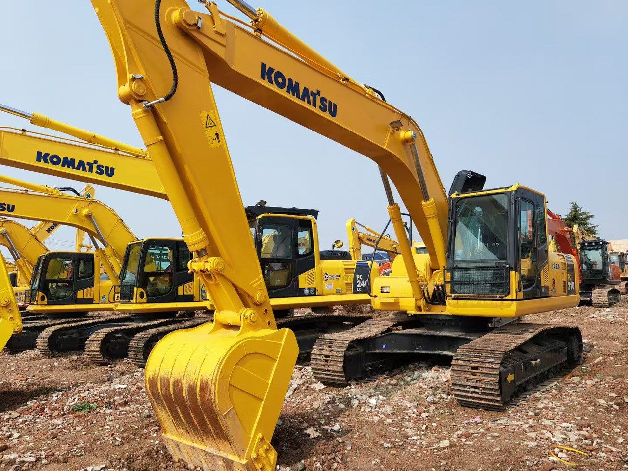 KOMATSU pc210-8 used crawler excavator japan brand hot sale - حفارات زحافة: صور 3 KOMATSU pc210-8 used crawler excavator japan brand hot sale - حفارات زحافة: صور 3