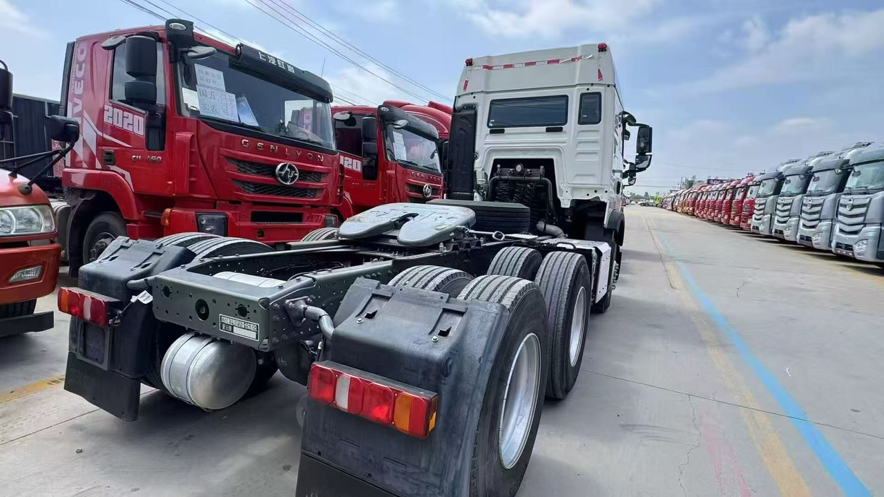 SINOTRUK howo 371,430 ,460 tractor multiple models used and stock new tractors Customizable - شاحنة جرار: صور 5 SINOTRUK howo 371,430 ,460 tractor multiple models used and stock new tractors Customizable - شاحنة جرار: صور 5