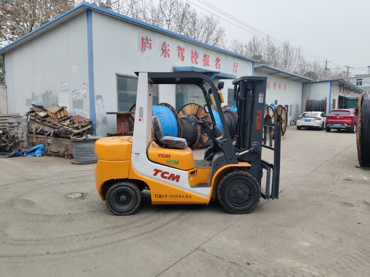 TCM FD30 Japan brand used 3 ton 4.5m diesel forklift Customizable mast clamps - رافعة شوكية ديزل: صور 3 TCM FD30 Japan brand used 3 ton 4.5m diesel forklift Customizable mast clamps - رافعة شوكية ديزل: صور 3