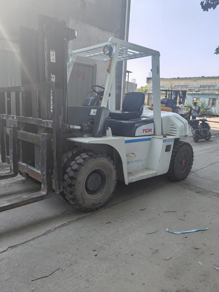 TCM FD50 Japan brand used 5 ton diesel forklift Customizable mast clamps - رافعة شوكية ديزل: صور 1 TCM FD50 Japan brand used 5 ton diesel forklift Customizable mast clamps - رافعة شوكية ديزل: صور 1