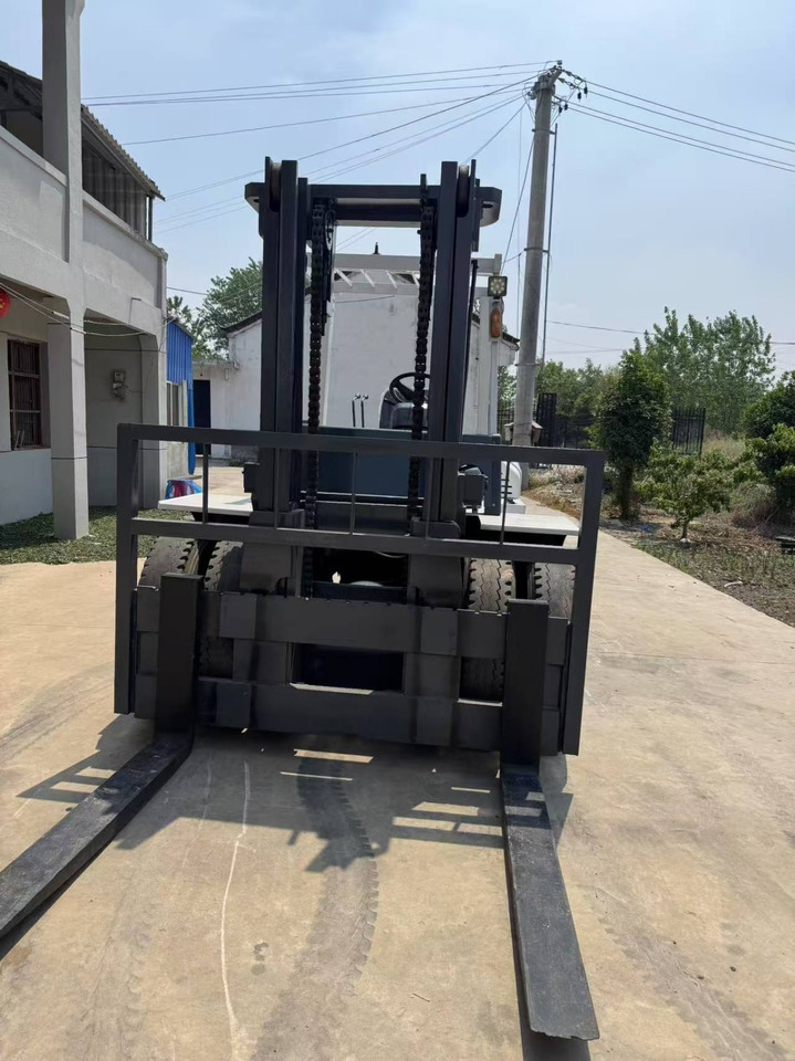 TCM fd100 used 2024 japan brand diesel forklift 10 ton class forklift - رافعة شوكية ديزل: صور 4 TCM fd100 used 2024 japan brand diesel forklift 10 ton class forklift - رافعة شوكية ديزل: صور 4