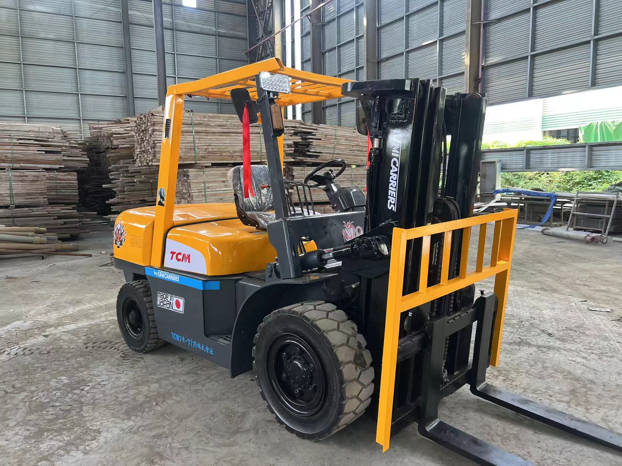 TCM fd50 japan brand original 5 ton diesel forklift 3 section 4.5m Customizable mast clamp side shift - رافعة شوكية ديزل: صور 1 TCM fd50 japan brand original 5 ton diesel forklift 3 section 4.5m Customizable mast clamp side shift - رافعة شوكية ديزل: صور 1