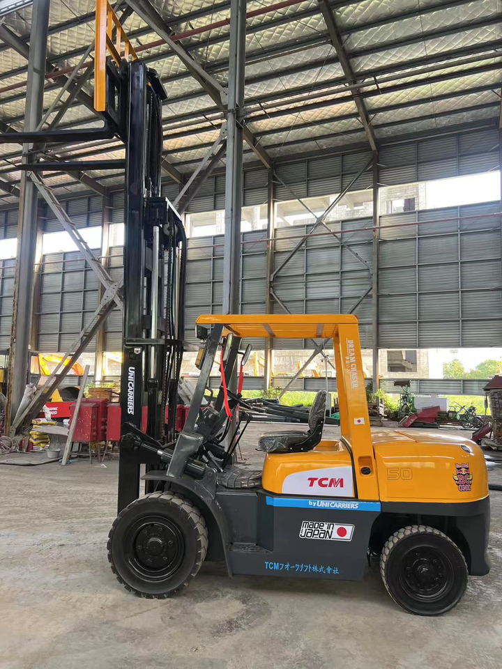 TCM fd50 japan brand original 5 ton diesel forklift 3 section 4.5m Customizable mast clamp side shift - رافعة شوكية ديزل: صور 5 TCM fd50 japan brand original 5 ton diesel forklift 3 section 4.5m Customizable mast clamp side shift - رافعة شوكية ديزل: صور 5