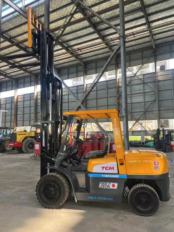 TCM fd50 japan brand original 5 ton diesel forklift 3 section 4.5m Customizable mast clamp side shift - رافعة شوكية ديزل: صور 2 TCM fd50 japan brand original 5 ton diesel forklift 3 section 4.5m Customizable mast clamp side shift - رافعة شوكية ديزل: صور 2