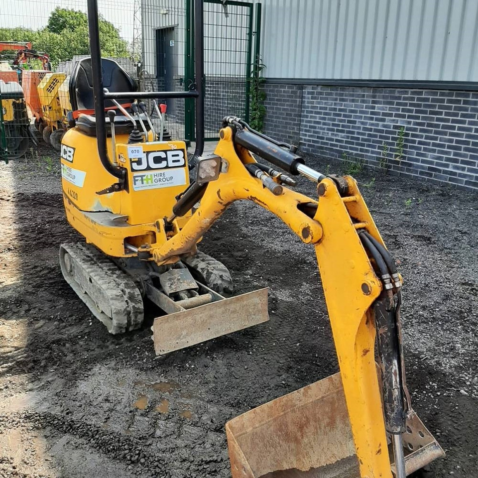 JCB 8008 - حفارة مصغرة: صور 2 JCB 8008 - حفارة مصغرة: صور 2