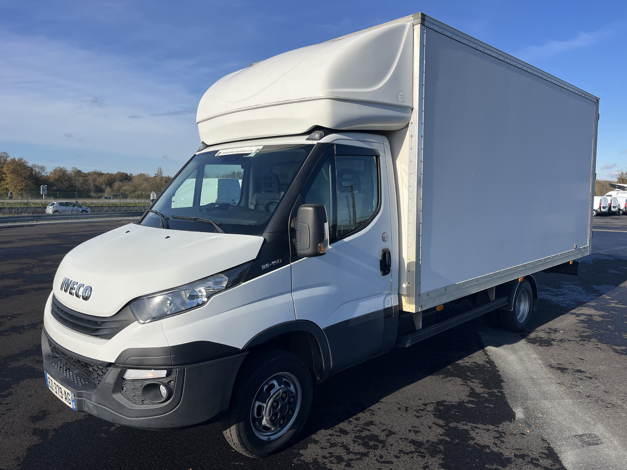 IVECO DAILY - الشاحنات الصغيرة صندوق مغلق: صور 2 IVECO DAILY - الشاحنات الصغيرة صندوق مغلق: صور 2