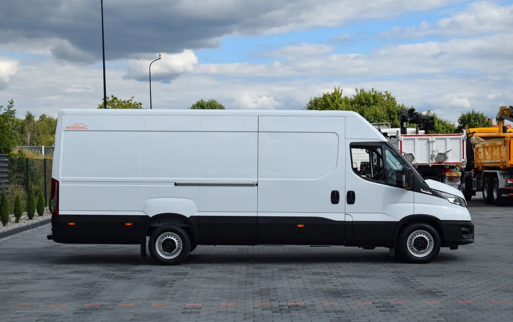 Iveco DAILY MAXI 35S16 / 2.3 - 160 KM / AUTOMAT HI-MATIC / NOWY MODEL / 3 OSOBY / DOSTAWCZE / BLASZAK / KLIMA / 2023 / SERWISOWANY / SPROWADZONY Z NIEMIEC - فان: صور 4 Iveco DAILY MAXI 35S16 / 2.3 - 160 KM / AUTOMAT HI-MATIC / NOWY MODEL / 3 OSOBY / DOSTAWCZE / BLASZAK / KLIMA / 2023 / SERWISOWANY / SPROWADZONY Z NIEMIEC - فان: صور 4