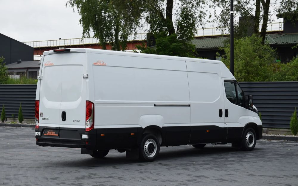 Iveco DAILY MAXI 35S16 / 2.3 - 160 KM / AUTOMAT HI-MATIC / NOWY MODEL / 3 OSOBY / DOSTAWCZE / BLASZAK / KLIMA / CZUJNIKI COFANIA / NISKI PRZEBIEG / 2022 / SERWISOWANY / Z NIEMIEC - فان: صور 5 Iveco DAILY MAXI 35S16 / 2.3 - 160 KM / AUTOMAT HI-MATIC / NOWY MODEL / 3 OSOBY / DOSTAWCZE / BLASZAK / KLIMA / CZUJNIKI COFANIA / NISKI PRZEBIEG / 2022 / SERWISOWANY / Z NIEMIEC - فان: صور 5