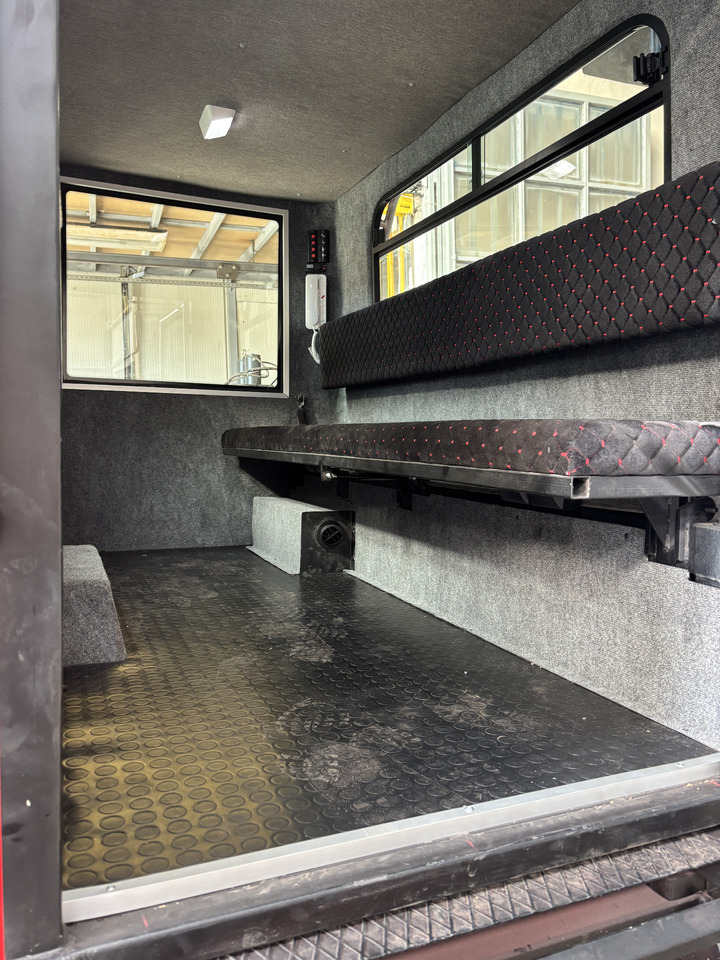 Pistenbully Cabin 5 person PISTENBULLY PB100 CABIN - جرافة ثلج: صور 2 Pistenbully Cabin 5 person PISTENBULLY PB100 CABIN - جرافة ثلج: صور 2