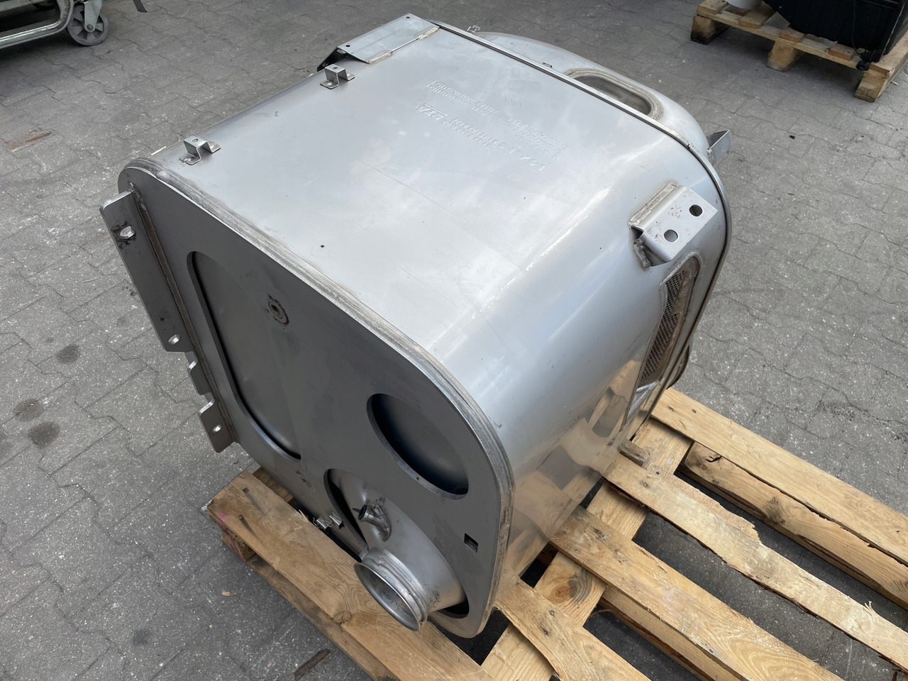 KATALIZATOR MAN TGX TGS EURO 6 DPF TŁUMIK WYDECH 81151036132 - ماسورة العادم - شاحنة: صور 4 KATALIZATOR MAN TGX TGS EURO 6 DPF TŁUMIK WYDECH 81151036132 - ماسورة العادم - شاحنة: صور 4