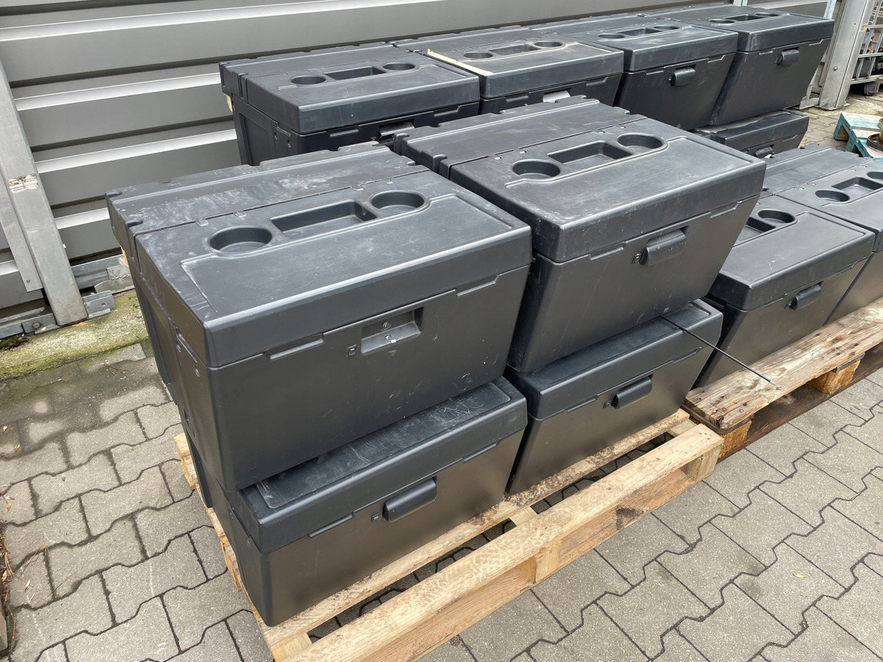 LODÓWKA IVECO HI-WAY HI WAY STRALIS - الكابينة والداخلية - شاحنة: صور 3 LODÓWKA IVECO HI-WAY HI WAY STRALIS - الكابينة والداخلية - شاحنة: صور 3