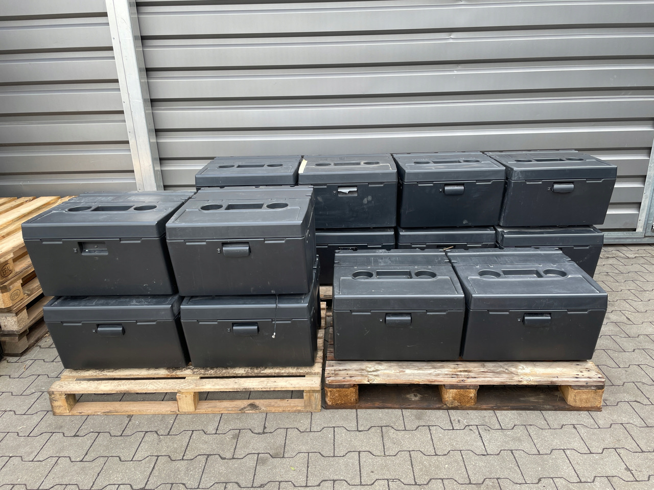 LODÓWKA IVECO HI-WAY HI WAY STRALIS - الكابينة والداخلية - شاحنة: صور 2 LODÓWKA IVECO HI-WAY HI WAY STRALIS - الكابينة والداخلية - شاحنة: صور 2