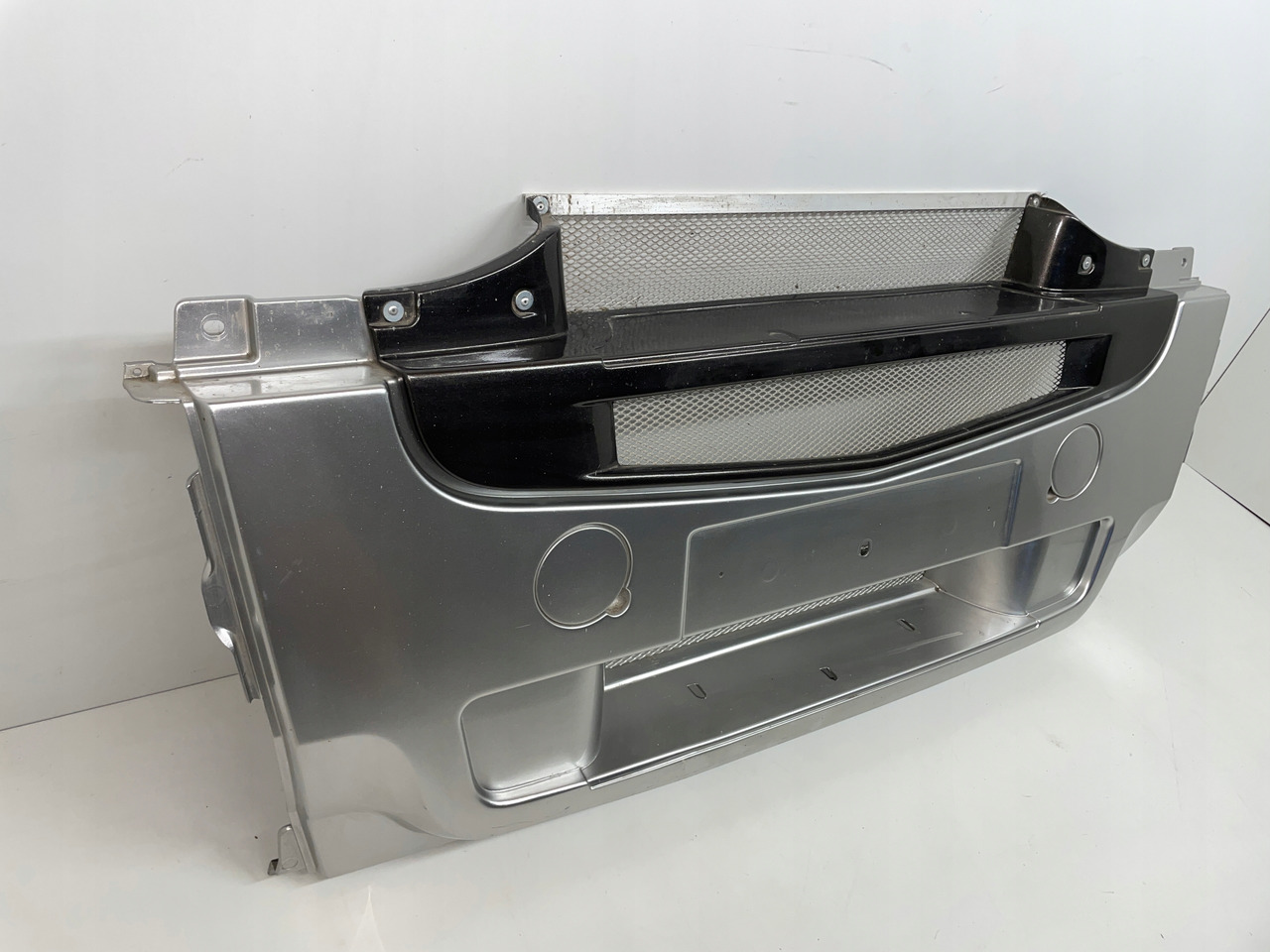 ŚRODEK ZDERZAK NAKŁADKA OSŁONA RENAULT MAGNUM DXI - كأس مترعة - شاحنة: صور 3 ŚRODEK ZDERZAK NAKŁADKA OSŁONA RENAULT MAGNUM DXI - كأس مترعة - شاحنة: صور 3