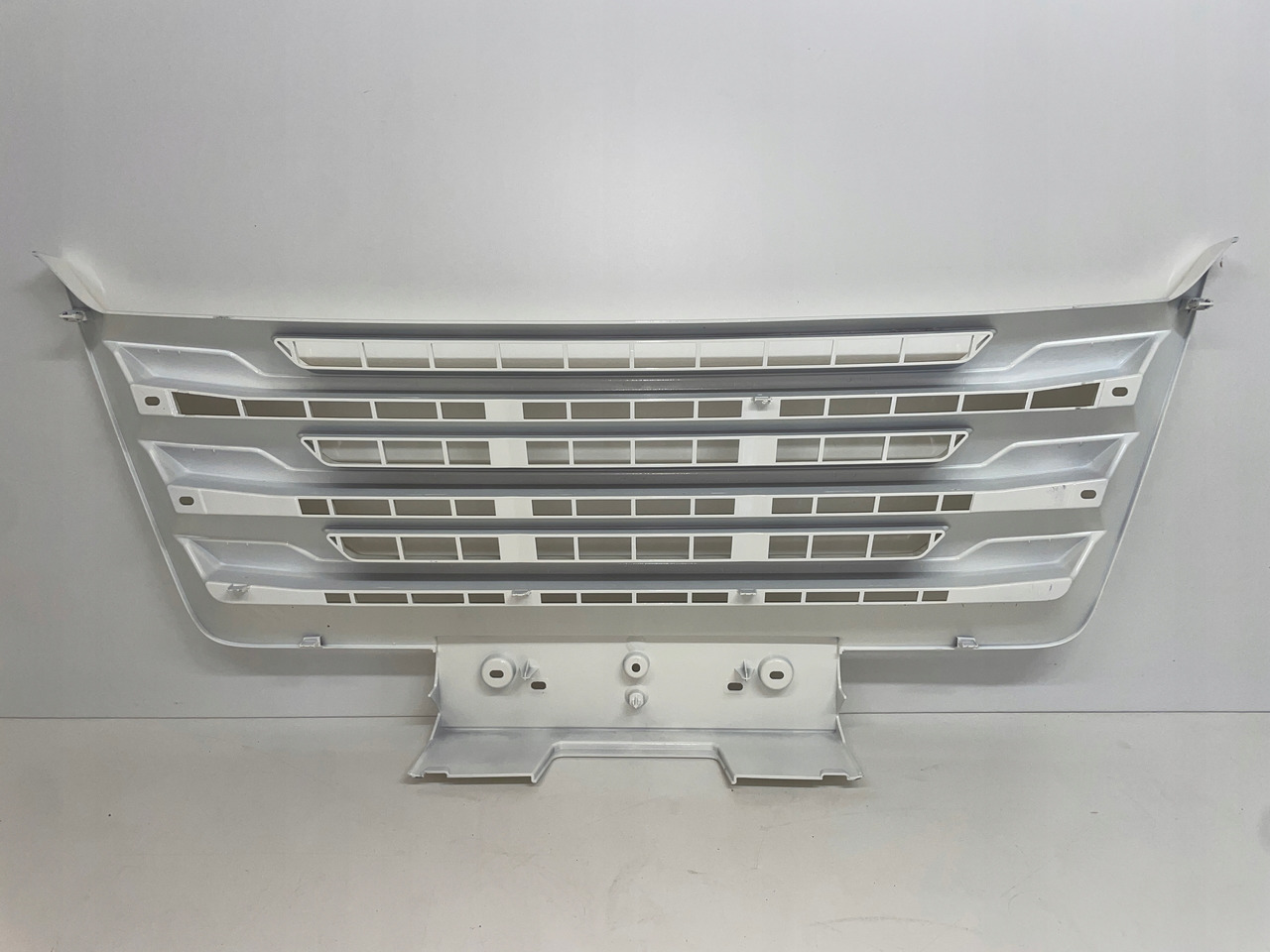 ŚRODKOWY GRILL ZDERZAKA MAN TGX TG3 TGX 3 ATRAPA 81416146085 - جلوپنجره - شاحنة: صور 4 ŚRODKOWY GRILL ZDERZAKA MAN TGX TG3 TGX 3 ATRAPA 81416146085 - جلوپنجره - شاحنة: صور 4