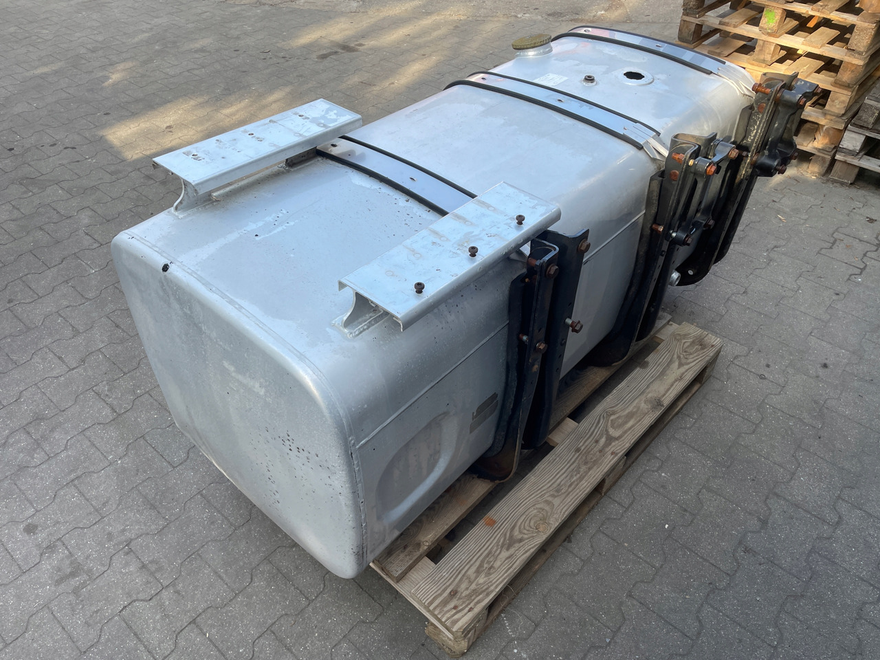 خزان وقود - شاحنة ZBIORNIK PALIWA MAN TGA TGX TGS 590 L 81122015663: صور 6 خزان وقود - شاحنة ZBIORNIK PALIWA MAN TGA TGX TGS 590 L 81122015663: صور 6