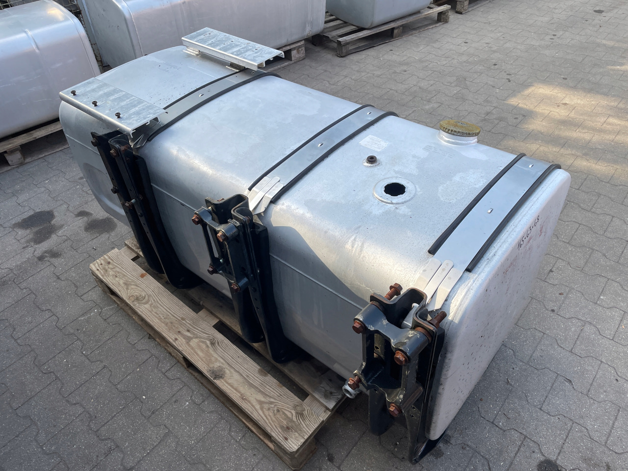 خزان وقود - شاحنة ZBIORNIK PALIWA MAN TGA TGX TGS 590 L 81122015663: صور 7 خزان وقود - شاحنة ZBIORNIK PALIWA MAN TGA TGX TGS 590 L 81122015663: صور 7