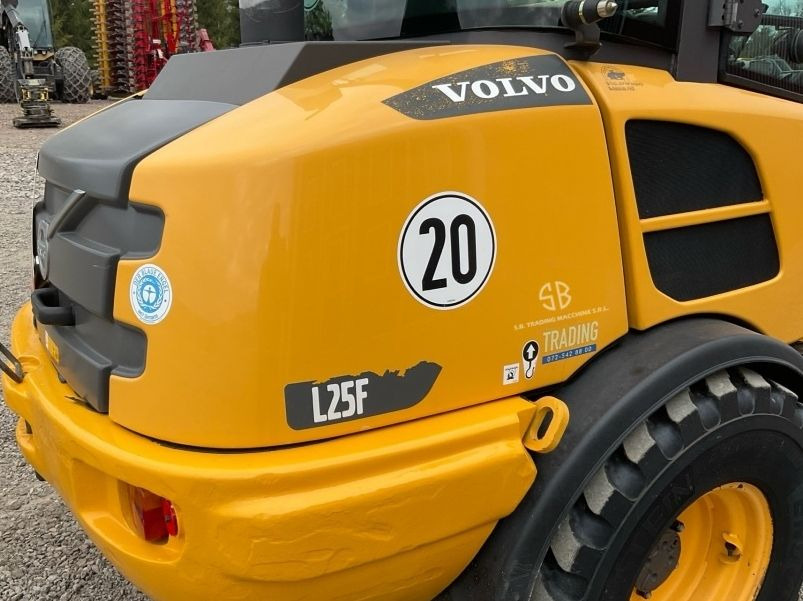 Volvo L 25 - اللودر بعجل: صور 2 Volvo L 25 - اللودر بعجل: صور 2