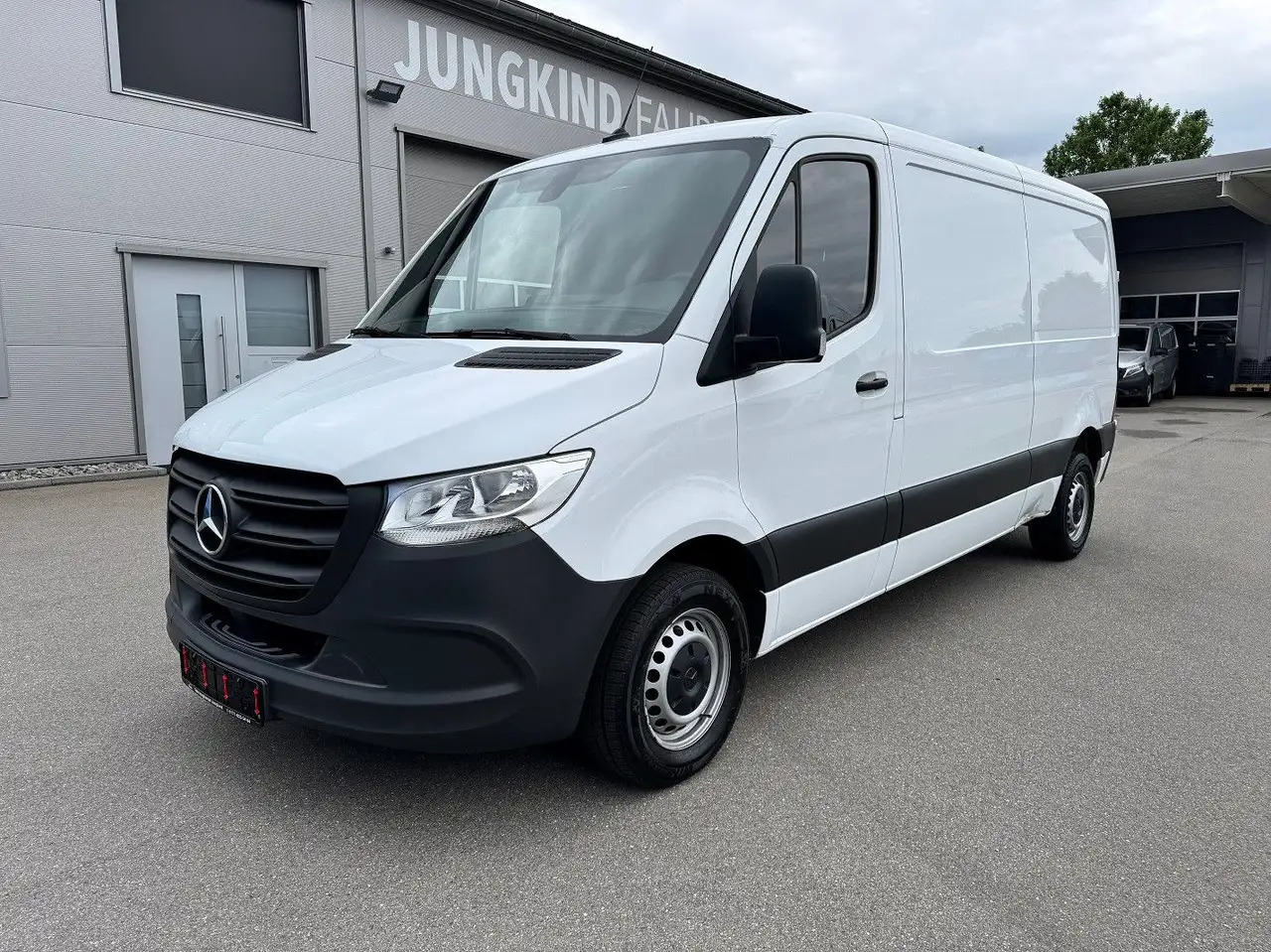 Mercedes-Benz Sprinter 215 CDI Flach Lang Klima FWD - فان: صور 1 Mercedes-Benz Sprinter 215 CDI Flach Lang Klima FWD - فان: صور 1