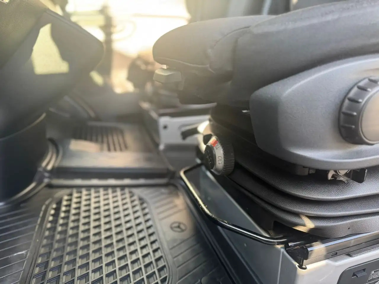 Mercedes-Benz Sprinter 317 CDI Lang Hoch Klima MBUX Silber LED - فان: صور 5 Mercedes-Benz Sprinter 317 CDI Lang Hoch Klima MBUX Silber LED - فان: صور 5