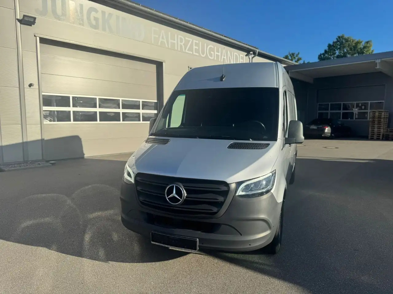 Mercedes-Benz Sprinter 317 CDI Lang Hoch Klima MBUX Silber LED - فان: صور 3 Mercedes-Benz Sprinter 317 CDI Lang Hoch Klima MBUX Silber LED - فان: صور 3