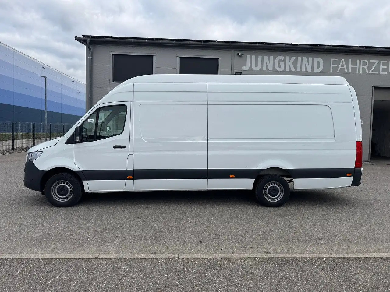 Mercedes-Benz Sprinter 317 CDI Maxi Lang Extralang XXL MBUX - فان: صور 3 Mercedes-Benz Sprinter 317 CDI Maxi Lang Extralang XXL MBUX - فان: صور 3