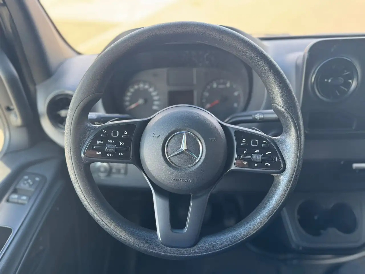 Mercedes-Benz Sprinter 317 CDI Maxi Lang Mixto AHK 3,5t MBUX - الشاحنات الصغيرة كابينة مزدوجة: صور 5 Mercedes-Benz Sprinter 317 CDI Maxi Lang Mixto AHK 3,5t MBUX - الشاحنات الصغيرة كابينة مزدوجة: صور 5