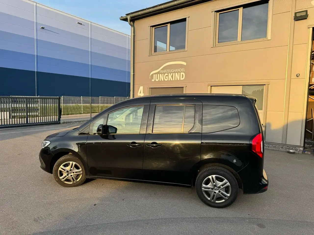 Mercedes-Benz T-Class T -Klasse 160 d standard - سيارة: صور 1 Mercedes-Benz T-Class T -Klasse 160 d standard - سيارة: صور 1