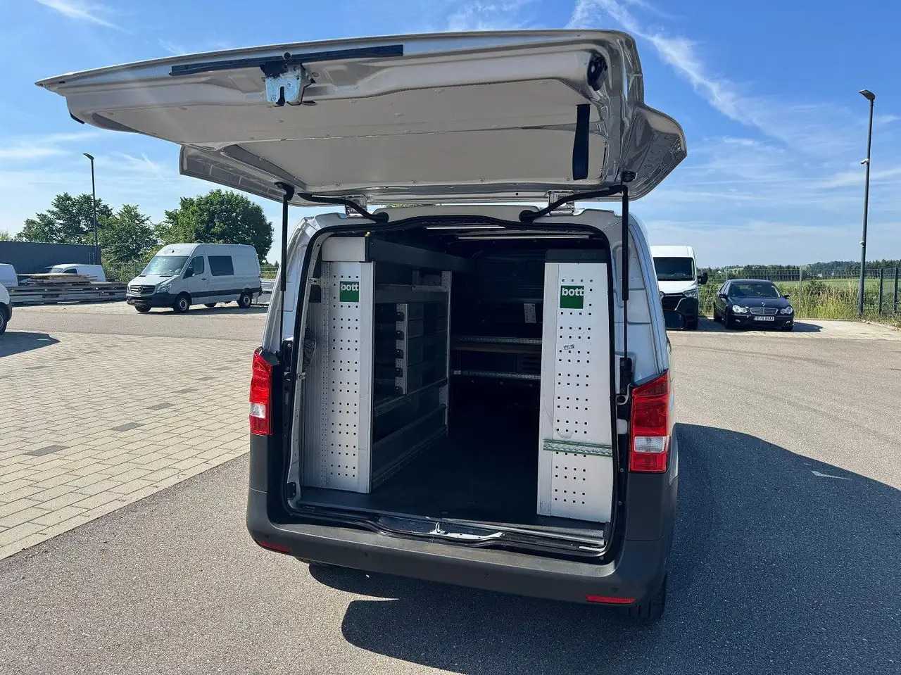 فان Mercedes-Benz Vito 114 CDI Kompakt Silber Bott: صور 8