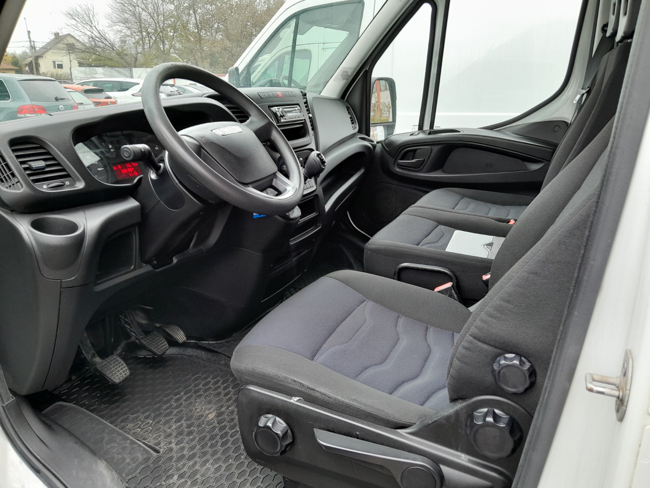 IVECO Daily 35S14 - الشاحنات الصغيرة صندوق مغلق: صور 5 IVECO Daily 35S14 - الشاحنات الصغيرة صندوق مغلق: صور 5