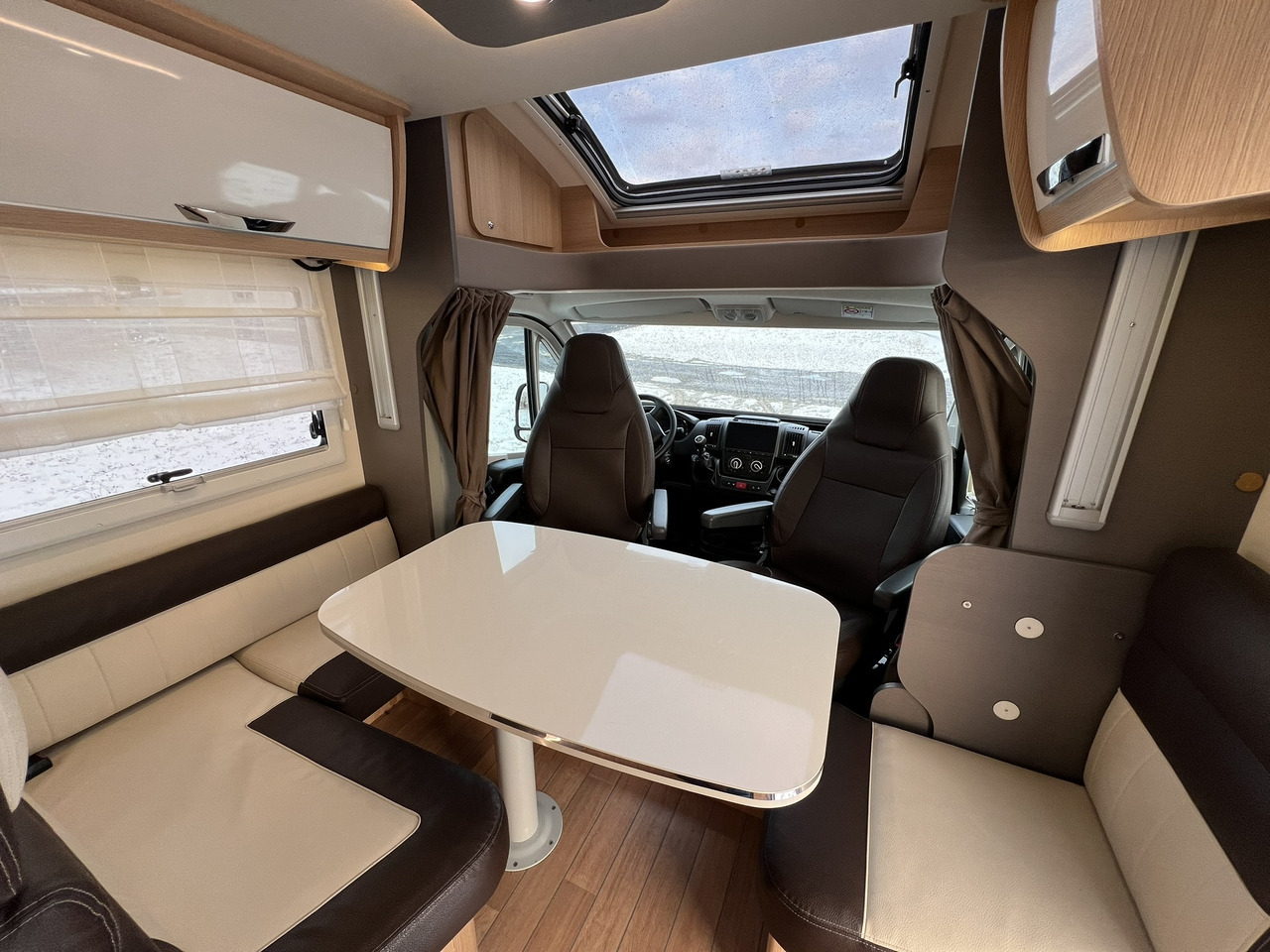 FORSTER T 699 EB Hubbett - Markise - Fahrradtr. - موتر هوم شبه متكامل: صور 3 FORSTER T 699 EB Hubbett - Markise - Fahrradtr. - موتر هوم شبه متكامل: صور 3