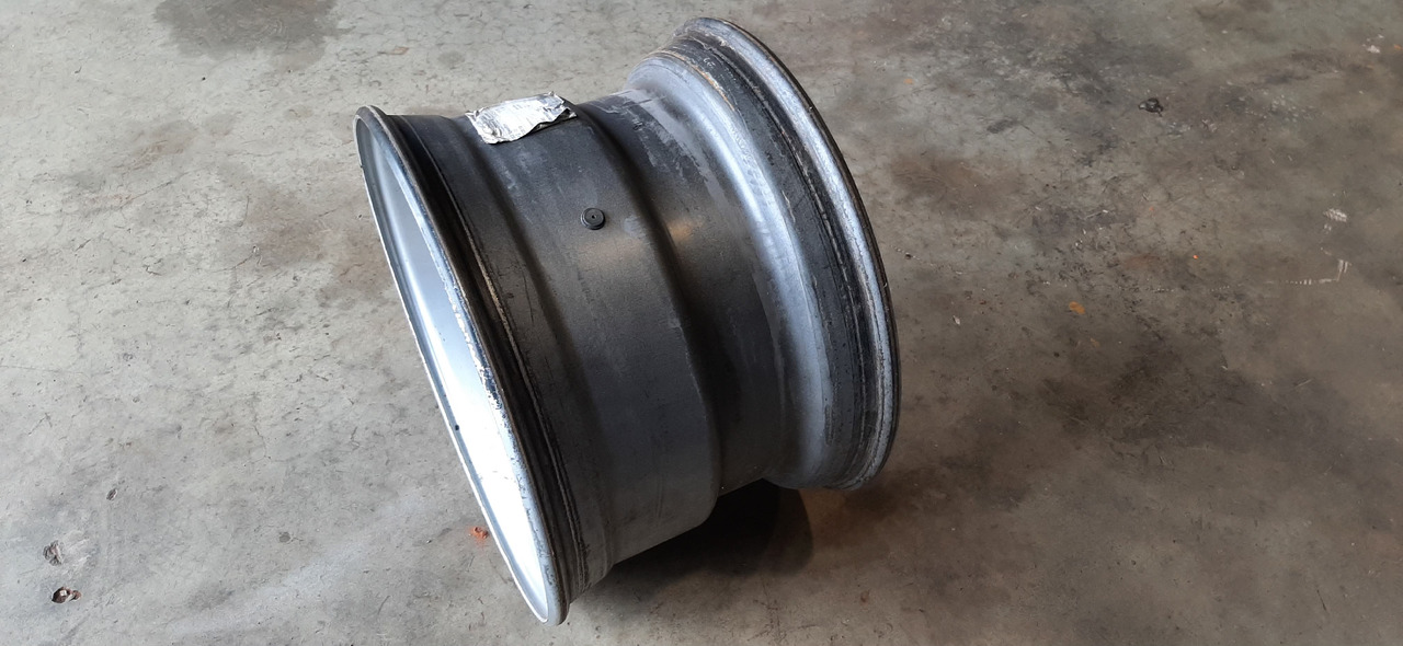 Gebrauchte Felgen 14 x 22,5 für Reifengröße 445 x 65 x 22,5, Artikel - Nr. : 99.99999 - 9999 - الجنوط - شاحنة: صور 4 Gebrauchte Felgen 14 x 22,5 für Reifengröße 445 x 65 x 22,5, Artikel - Nr. : 99.99999 - 9999 - الجنوط - شاحنة: صور 4