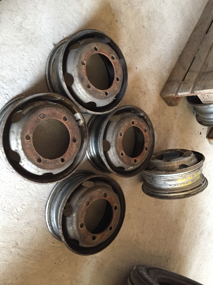 Gebrauchte Felgen 5 J x 6,00 für Reifengröße 215 x 75 x 17,5, Artikel - Nr. : 99.99999 - 9999 - الجنوط - شاحنة: صور 2 Gebrauchte Felgen 5 J x 6,00 für Reifengröße 215 x 75 x 17,5, Artikel - Nr. : 99.99999 - 9999 - الجنوط - شاحنة: صور 2