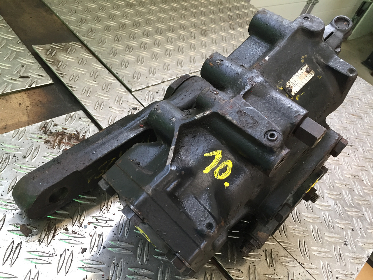 Gebrauchtes Lenkgetriebe MAN F 8, 24.291, Artikel - Nr.: 81.9999 - 9999 - دودة دركسون - شاحنة: صور 3 Gebrauchtes Lenkgetriebe MAN F 8, 24.291, Artikel - Nr.: 81.9999 - 9999 - دودة دركسون - شاحنة: صور 3