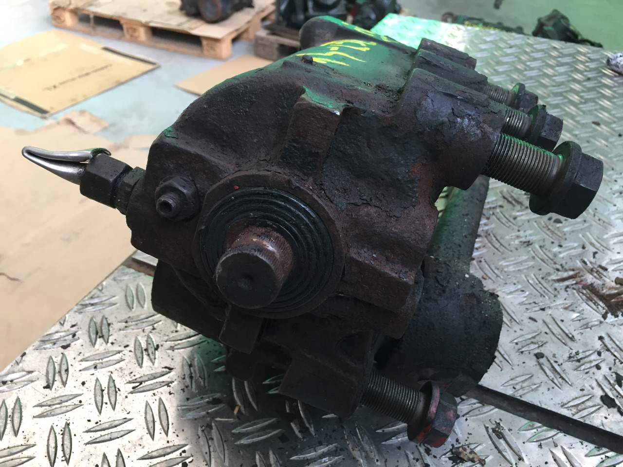 Gebrauchtes Lenkgetriebe MAN F90, 14.232, Artikel - Nr.: 81.9999 - 9999 - دودة دركسون - شاحنة: صور 4 Gebrauchtes Lenkgetriebe MAN F90, 14.232, Artikel - Nr.: 81.9999 - 9999 - دودة دركسون - شاحنة: صور 4