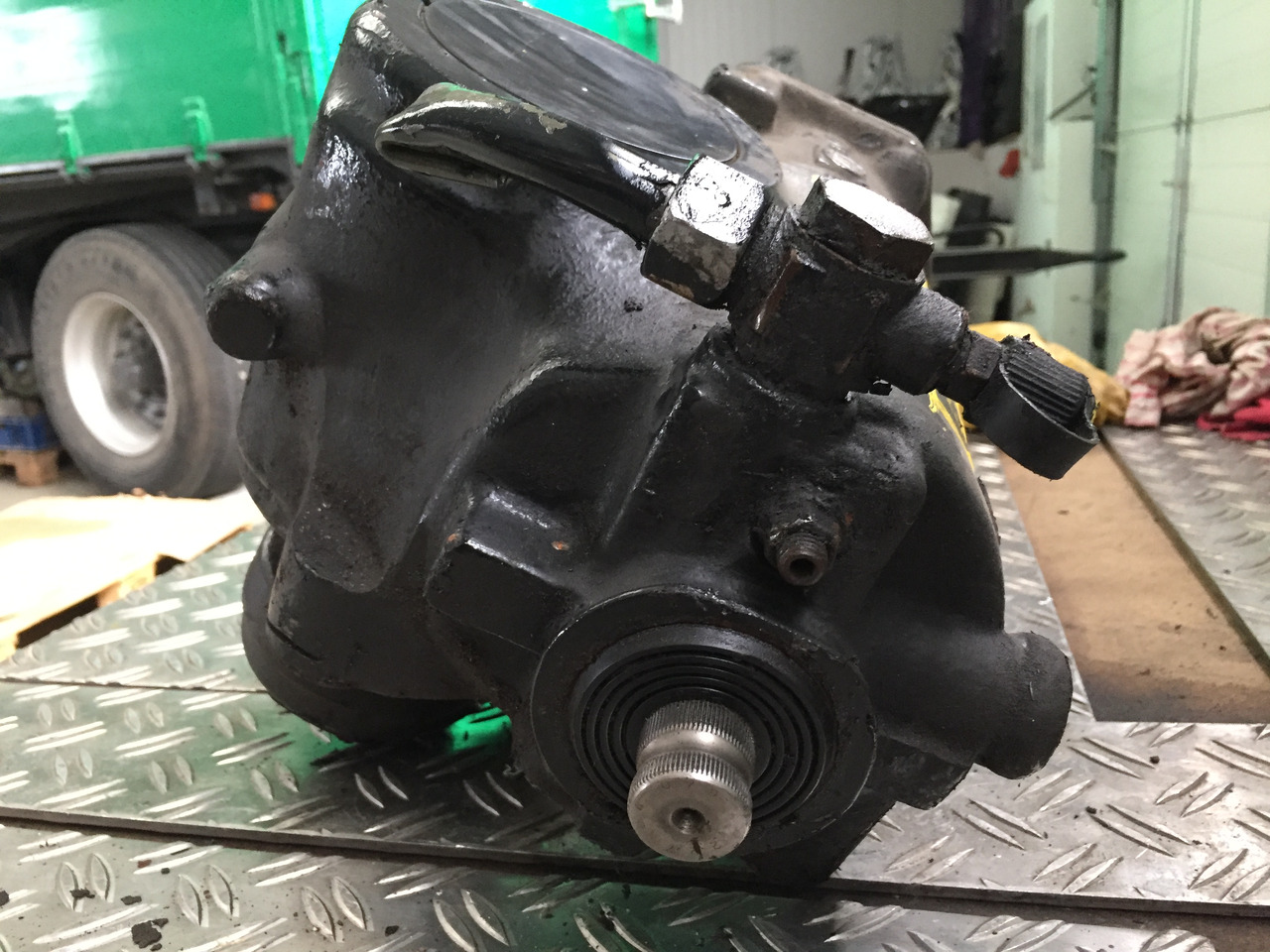 Gebrauchtes Lenkgetriebe MAN TGA 18.430, Artikel - Nr.: 81.46200-6410 - دودة دركسون - شاحنة: صور 4 Gebrauchtes Lenkgetriebe MAN TGA 18.430, Artikel - Nr.: 81.46200-6410 - دودة دركسون - شاحنة: صور 4