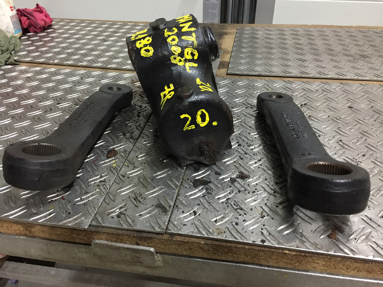 Gebrauchtes Lenkgetriebe MAN TGL, 8.180, Artikel - Nr.: 81.9999 - 9999 - دودة دركسون - شاحنة: صور 4 Gebrauchtes Lenkgetriebe MAN TGL, 8.180, Artikel - Nr.: 81.9999 - 9999 - دودة دركسون - شاحنة: صور 4