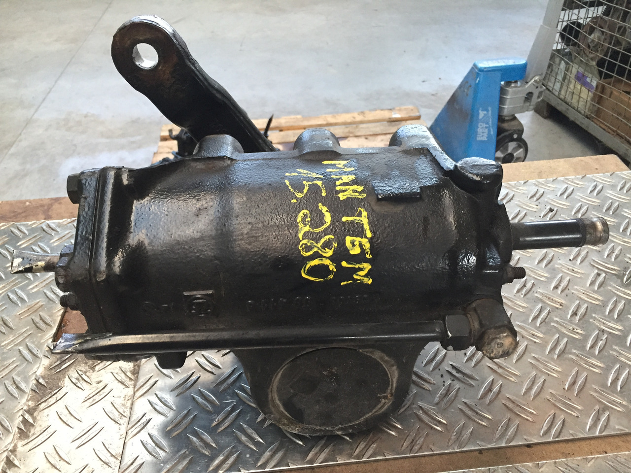 Gebrauchtes Lenkgetriebe, MAN TGM 15.280, Artikel - Nr. : 85.46200 - 6019 - دودة دركسون - شاحنة: صور 1 Gebrauchtes Lenkgetriebe, MAN TGM 15.280, Artikel - Nr. : 85.46200 - 6019 - دودة دركسون - شاحنة: صور 1