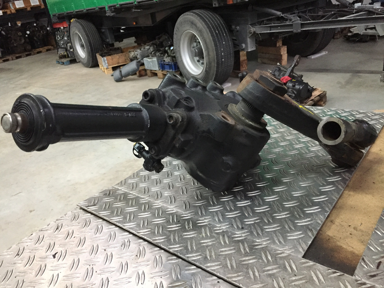 Gebrauchtes Lenkgetriebe MAN TGX 26.480 XXL, Artikel - Nr.: 81.46200 - 6541 - دودة دركسون - شاحنة: صور 4 Gebrauchtes Lenkgetriebe MAN TGX 26.480 XXL, Artikel - Nr.: 81.46200 - 6541 - دودة دركسون - شاحنة: صور 4