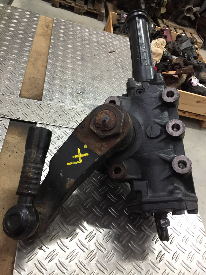 Gebrauchtes Lenkgetriebe MAN TGX 26.480 XXL, Artikel - Nr.: 81.46200 - 6541 - دودة دركسون - شاحنة: صور 2 Gebrauchtes Lenkgetriebe MAN TGX 26.480 XXL, Artikel - Nr.: 81.46200 - 6541 - دودة دركسون - شاحنة: صور 2
