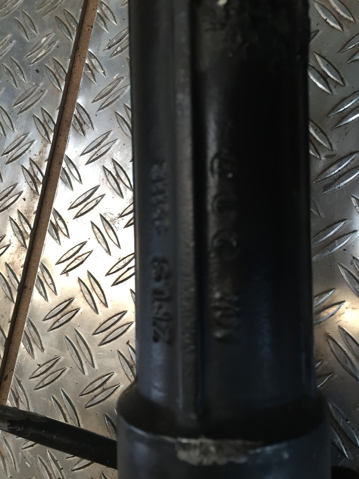 Gebrauchtes Lenkgetriebe, mechanisch, MAN TGA 26.440 XXL, Artikel - Nr. : 81.46200 - 6427 - دودة دركسون - شاحنة: صور 4 Gebrauchtes Lenkgetriebe, mechanisch, MAN TGA 26.440 XXL, Artikel - Nr. : 81.46200 - 6427 - دودة دركسون - شاحنة: صور 4