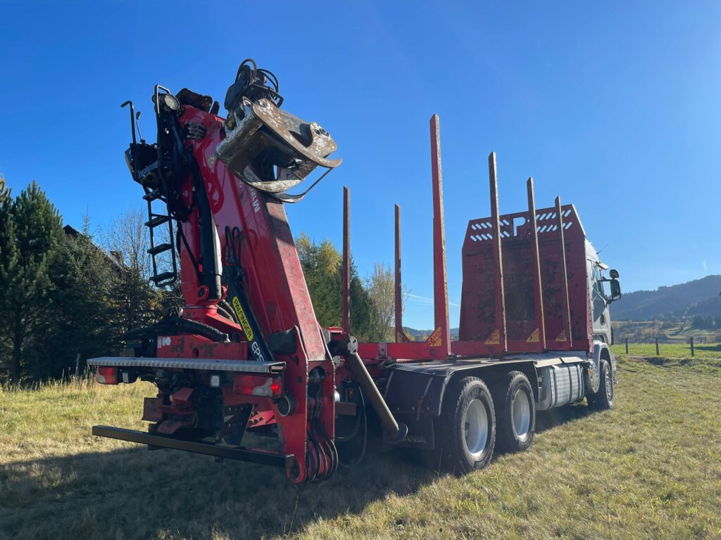 شاحنة قطع الأشجار, شاحنة كرين SCANIA R560: صور 6