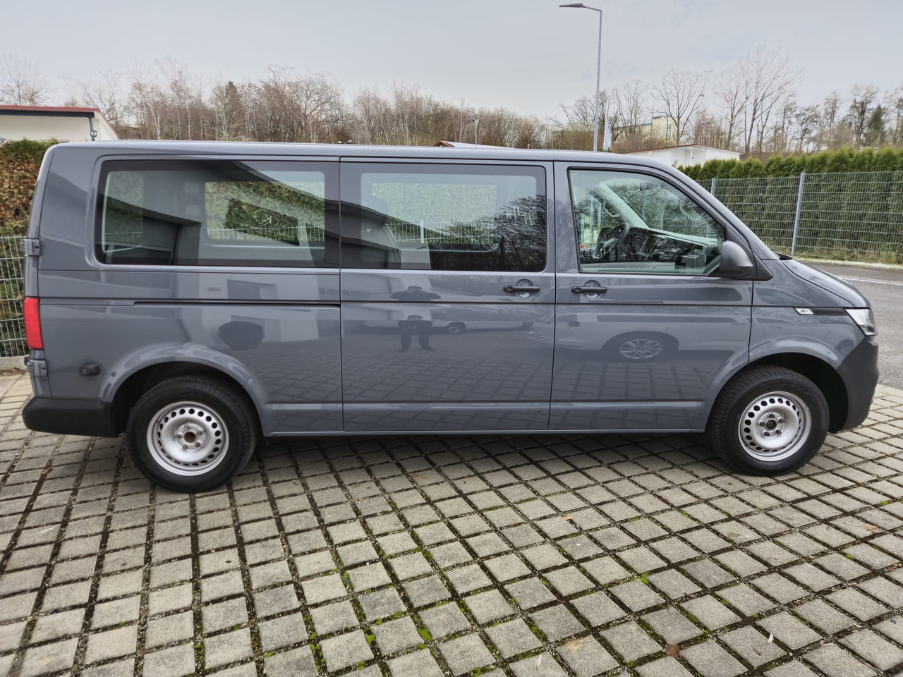 VOLKSWAGEN T6.1 Transporter Kombi LR/Navi/AppCon./6-Sitzer - ميكروباص: صور 4 VOLKSWAGEN T6.1 Transporter Kombi LR/Navi/AppCon./6-Sitzer - ميكروباص: صور 4