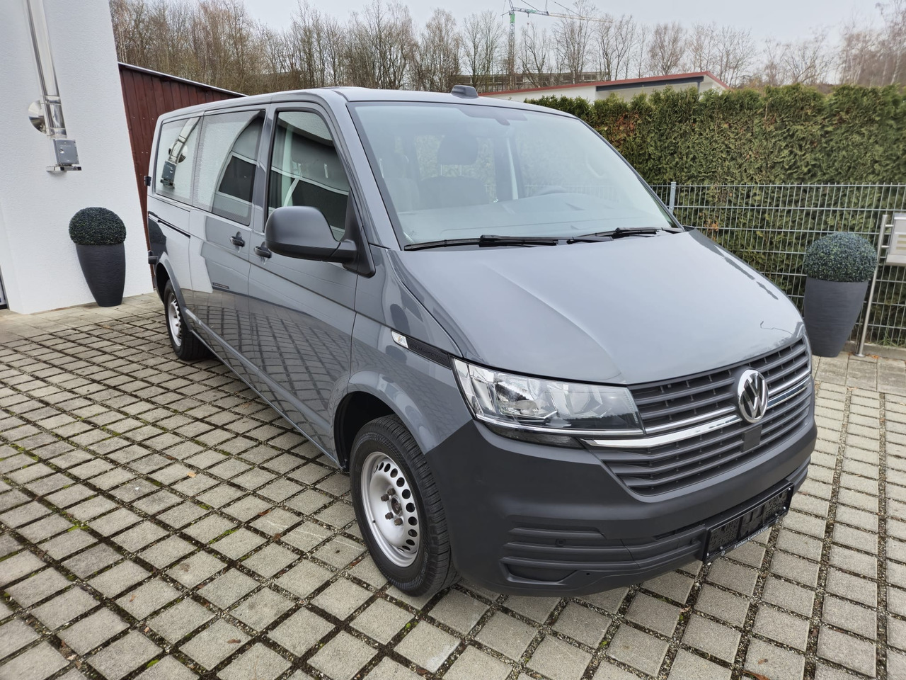 VOLKSWAGEN T6.1 Transporter Kombi LR/Navi/AppCon./6-Sitzer - ميكروباص: صور 2 VOLKSWAGEN T6.1 Transporter Kombi LR/Navi/AppCon./6-Sitzer - ميكروباص: صور 2