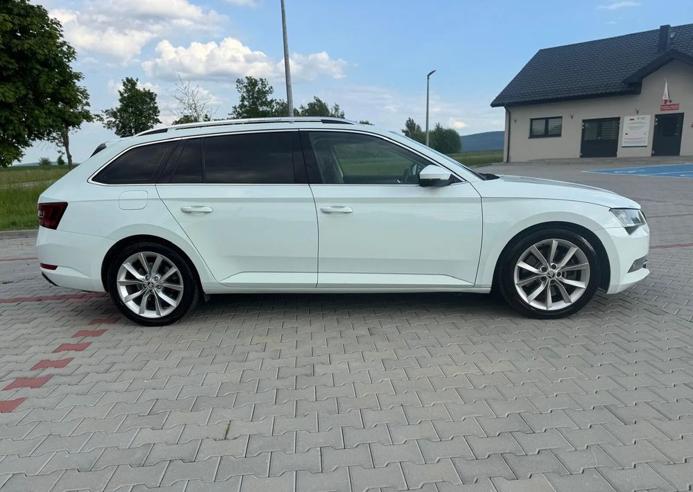 Skoda Superb 2.0 TSI 4x4 Sportline DSG - سيارة ستيشن: صور 3 Skoda Superb 2.0 TSI 4x4 Sportline DSG - سيارة ستيشن: صور 3