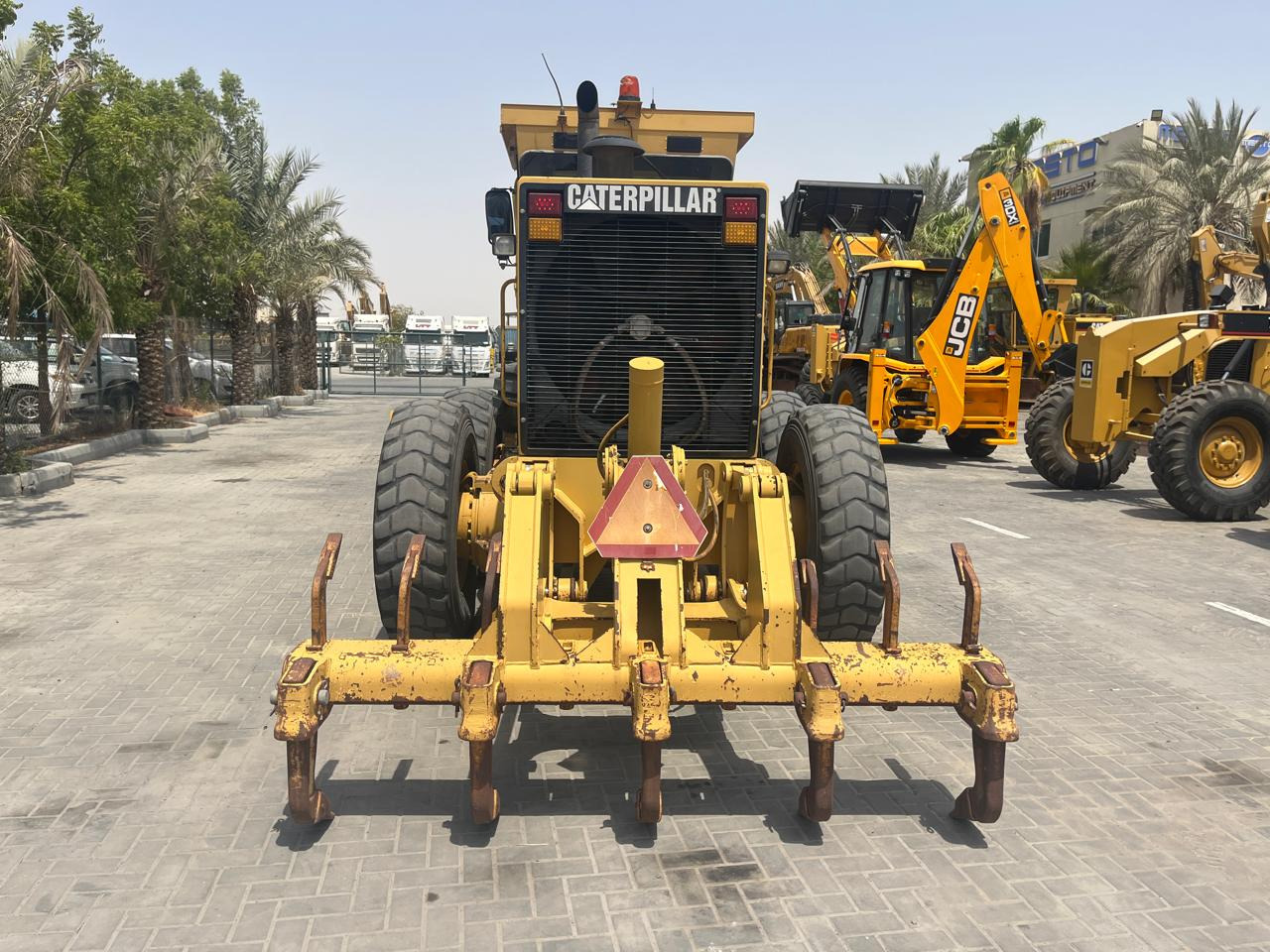 CATERPILLAR 140H - آلة تسوية الأرض: صور 2 CATERPILLAR 140H - آلة تسوية الأرض: صور 2