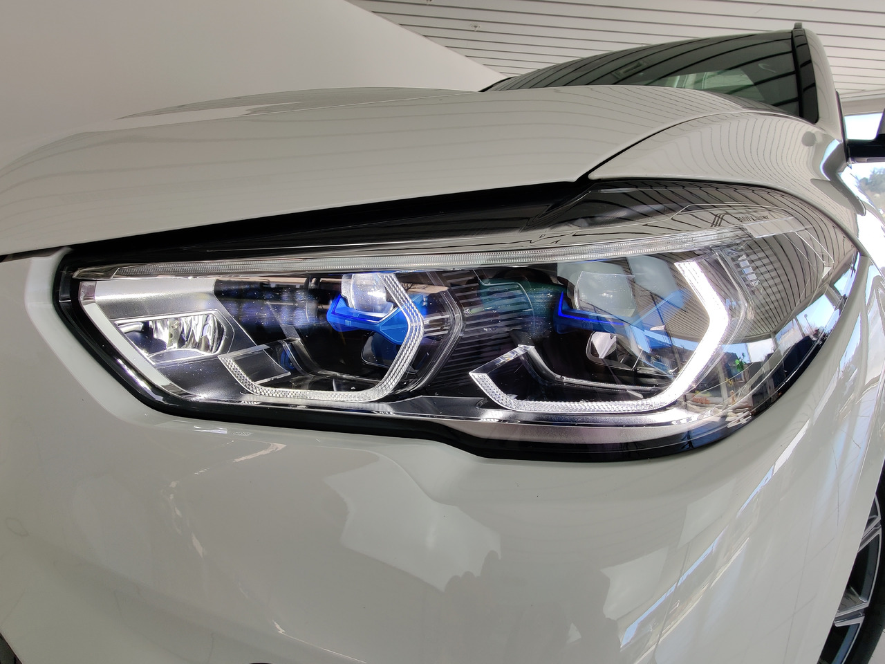 BMW X5 xDrive 45 e M Sport HiFi HUD Pano Leder Laser - سيارة دفع رباعي: صور 3 BMW X5 xDrive 45 e M Sport HiFi HUD Pano Leder Laser - سيارة دفع رباعي: صور 3