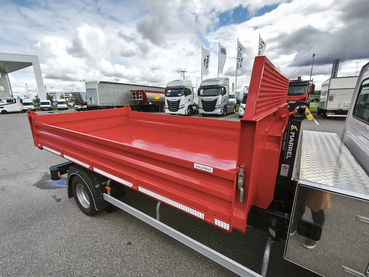 IVECO Daily 70C18H hook lift - شاحنة ذات الخطاف: صور 4 IVECO Daily 70C18H hook lift - شاحنة ذات الخطاف: صور 4