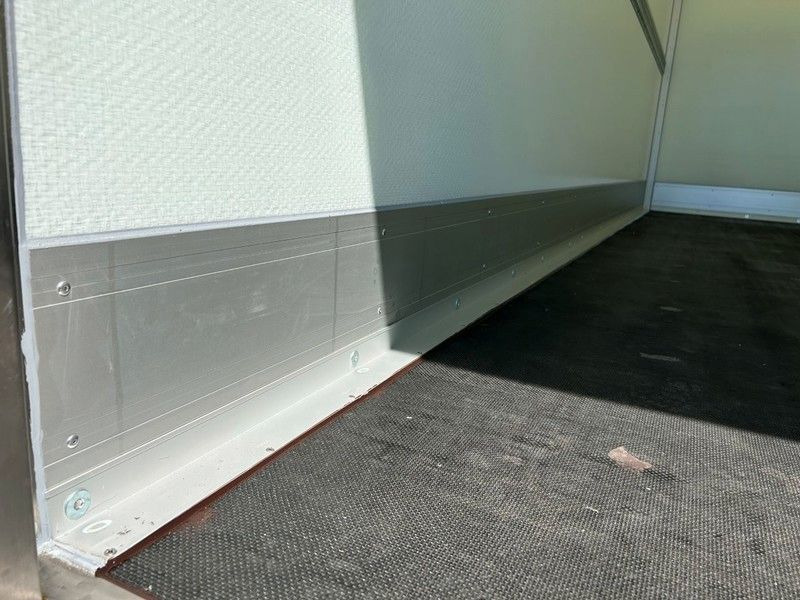 Volkswagen Crafter Koffer - الشاحنات الصغيرة صندوق مغلق: صور 3 Volkswagen Crafter Koffer - الشاحنات الصغيرة صندوق مغلق: صور 3